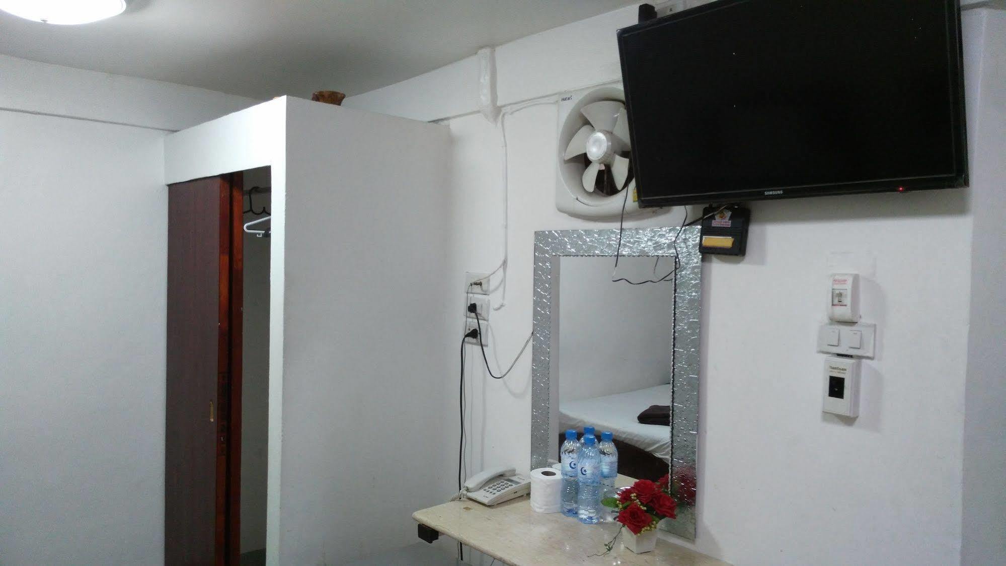 Alsana Hotel Банкок Екстериор снимка